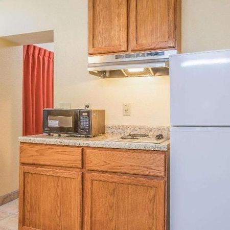 Rodeway Inn & Suites Macon Buitenkant foto