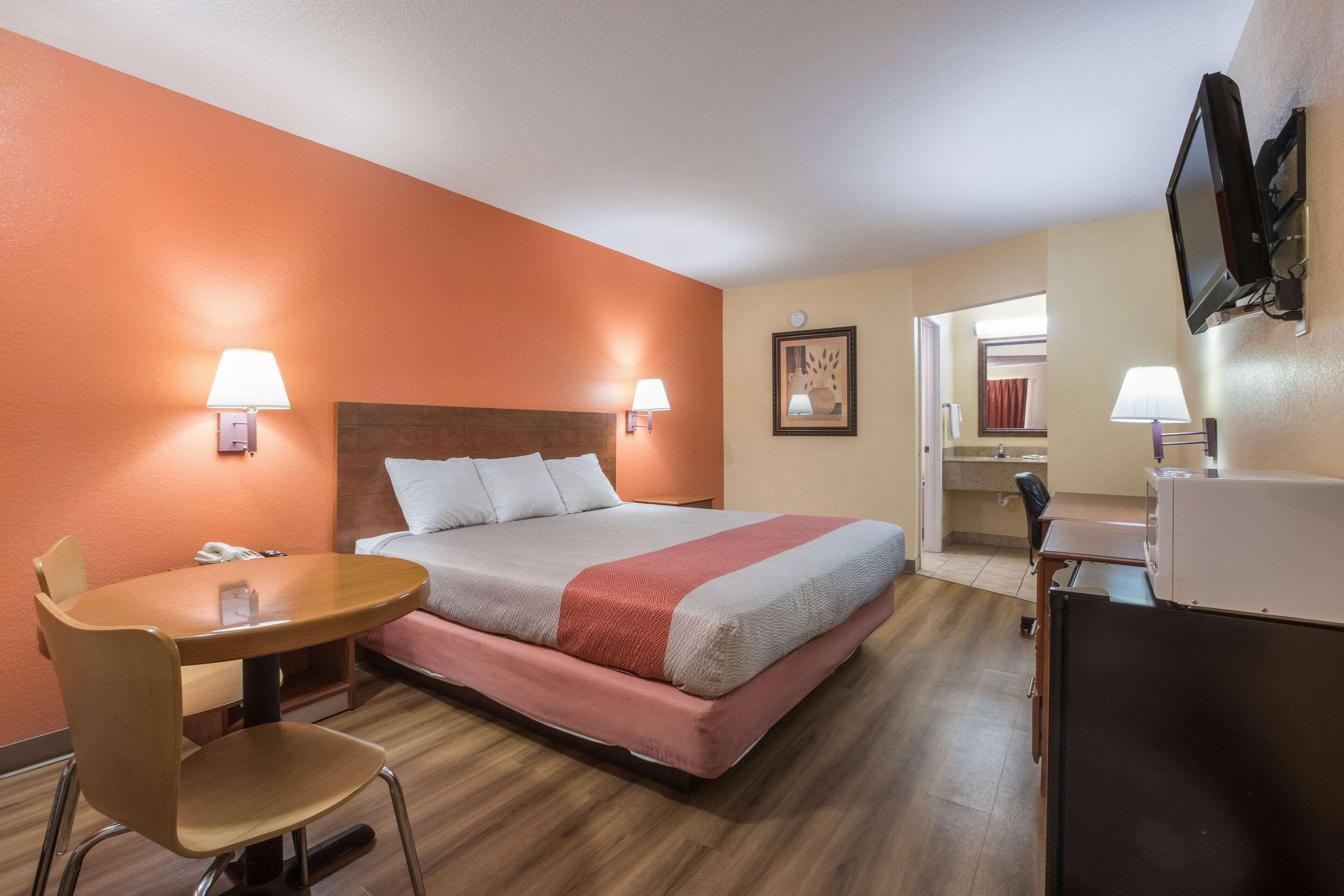 Rodeway Inn & Suites Macon Buitenkant foto