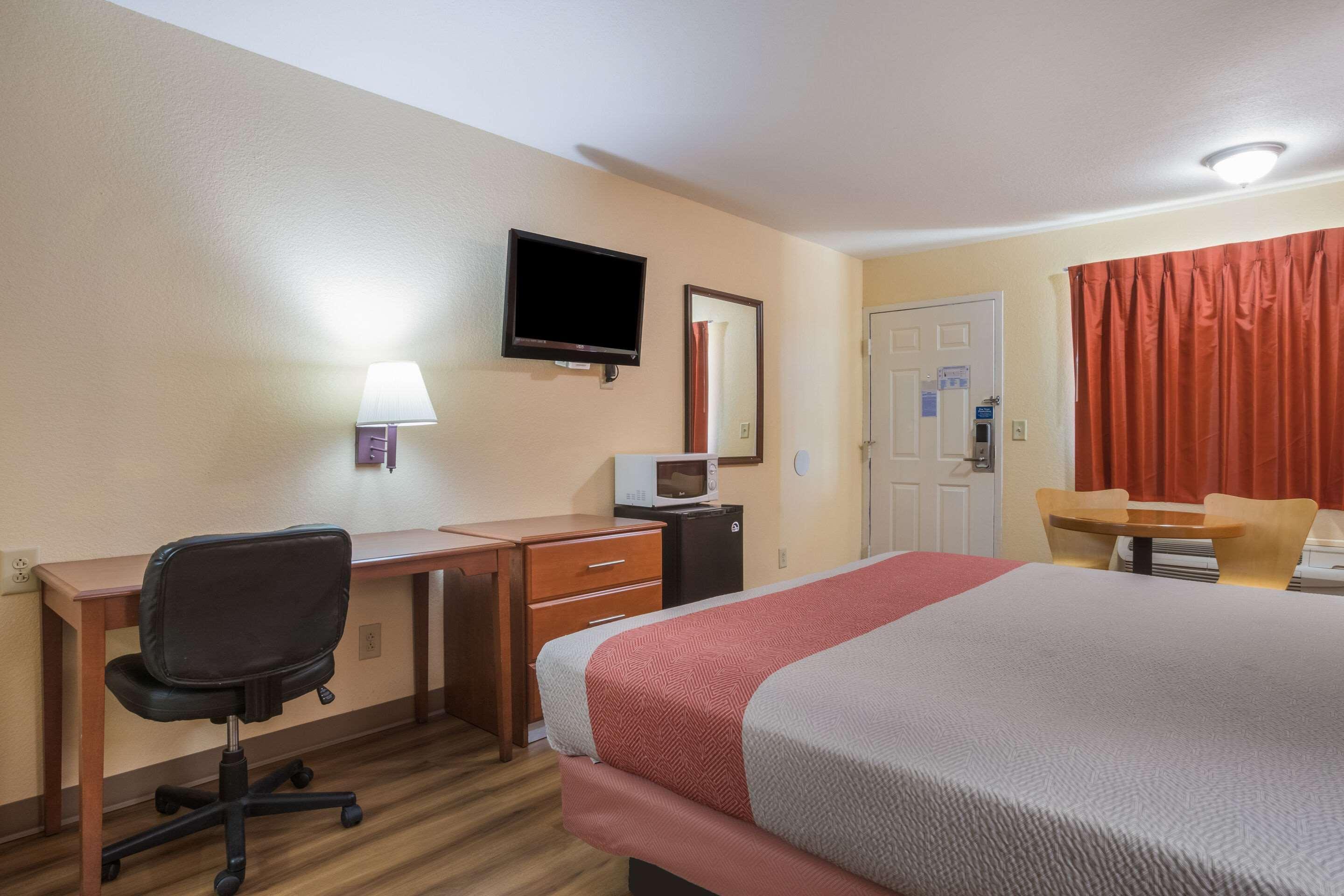 Rodeway Inn & Suites Macon Buitenkant foto