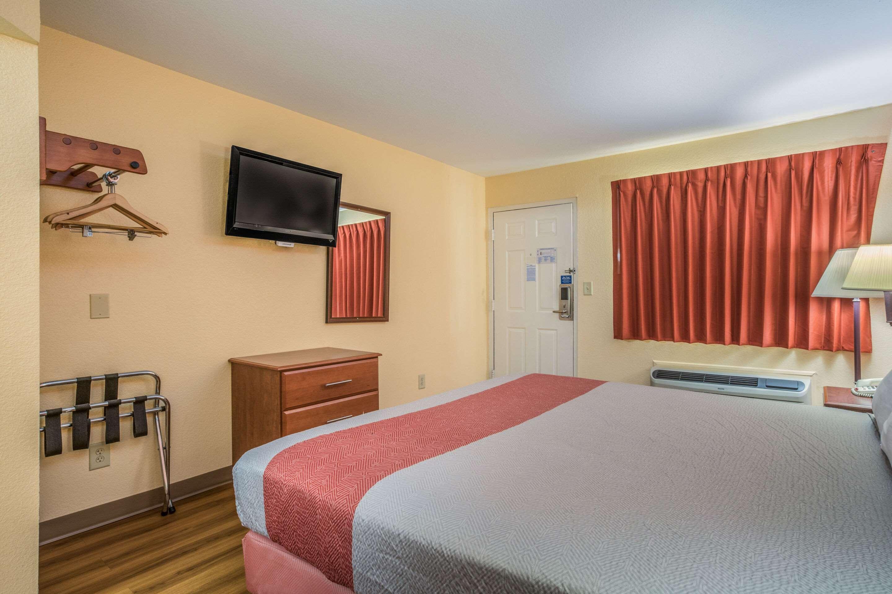 Rodeway Inn & Suites Macon Buitenkant foto