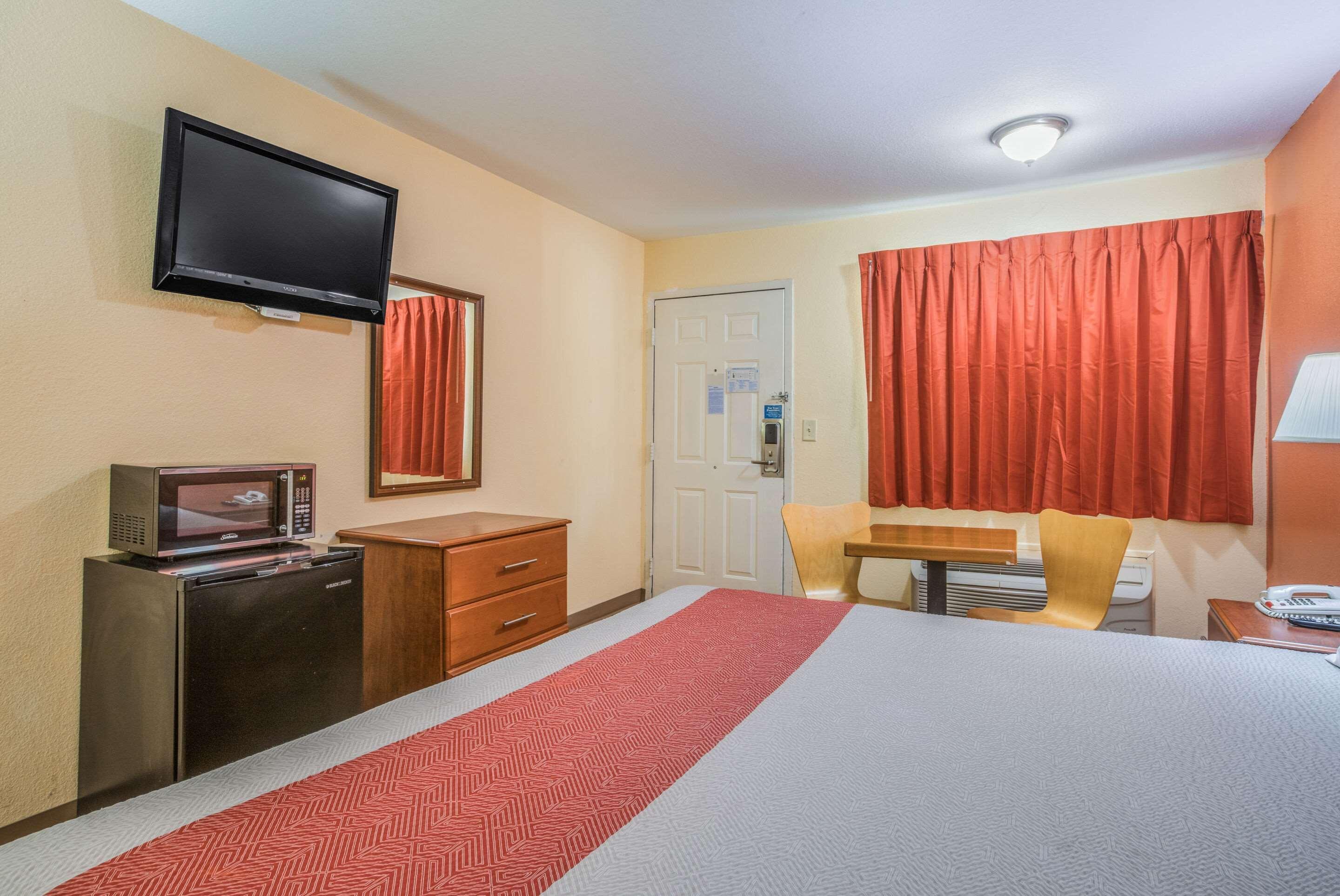 Rodeway Inn & Suites Macon Buitenkant foto