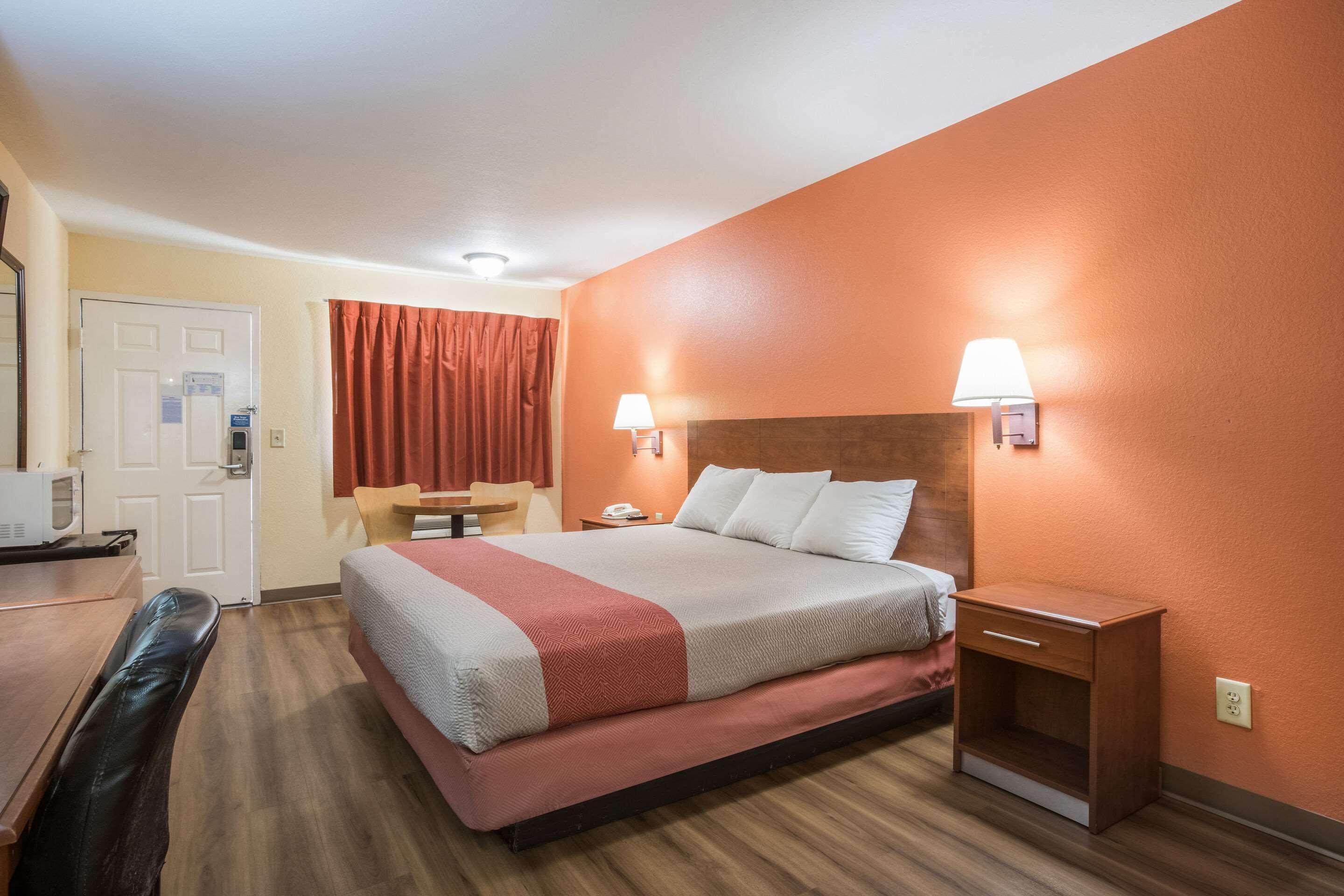 Rodeway Inn & Suites Macon Buitenkant foto