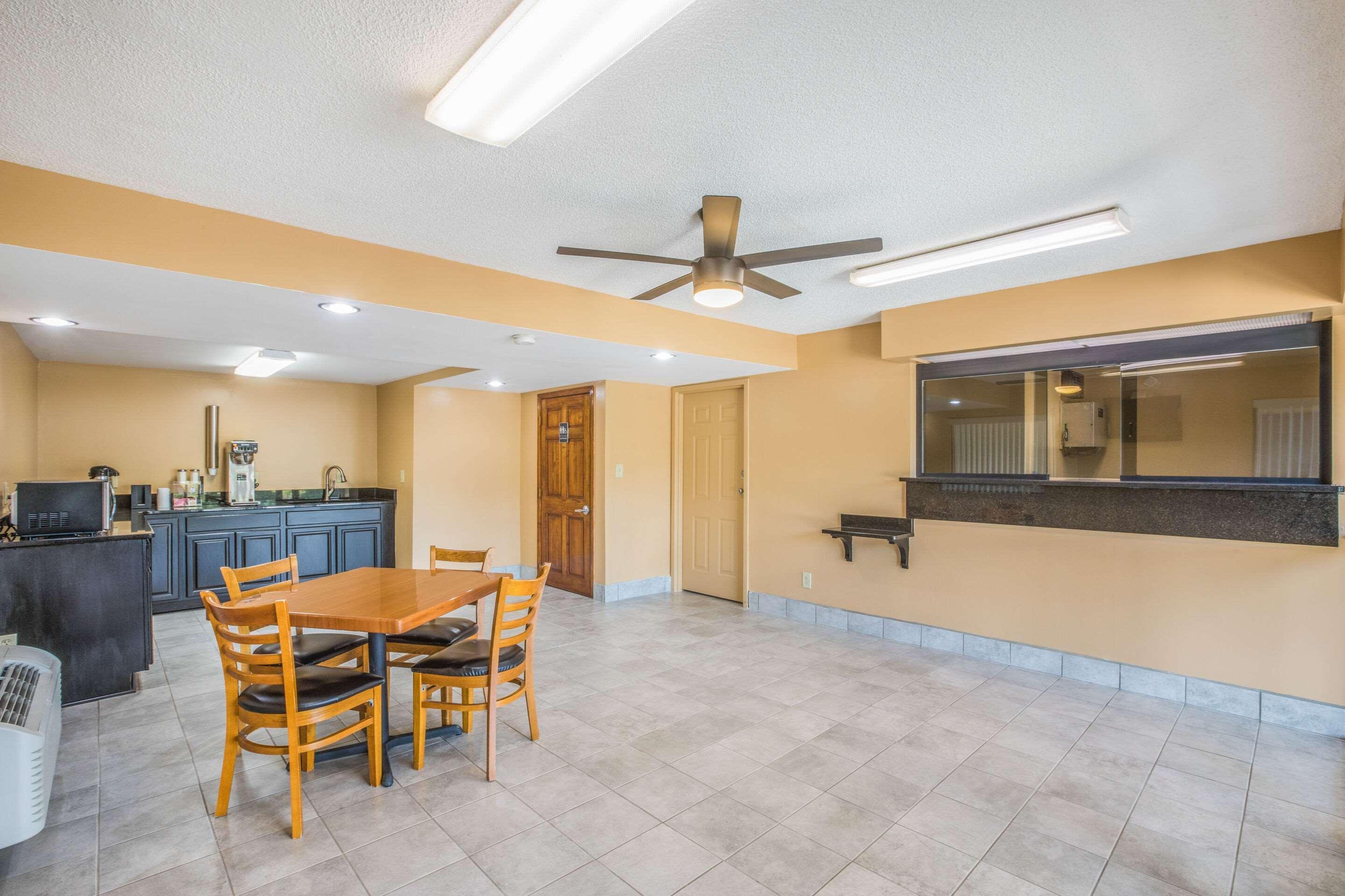 Rodeway Inn & Suites Macon Buitenkant foto