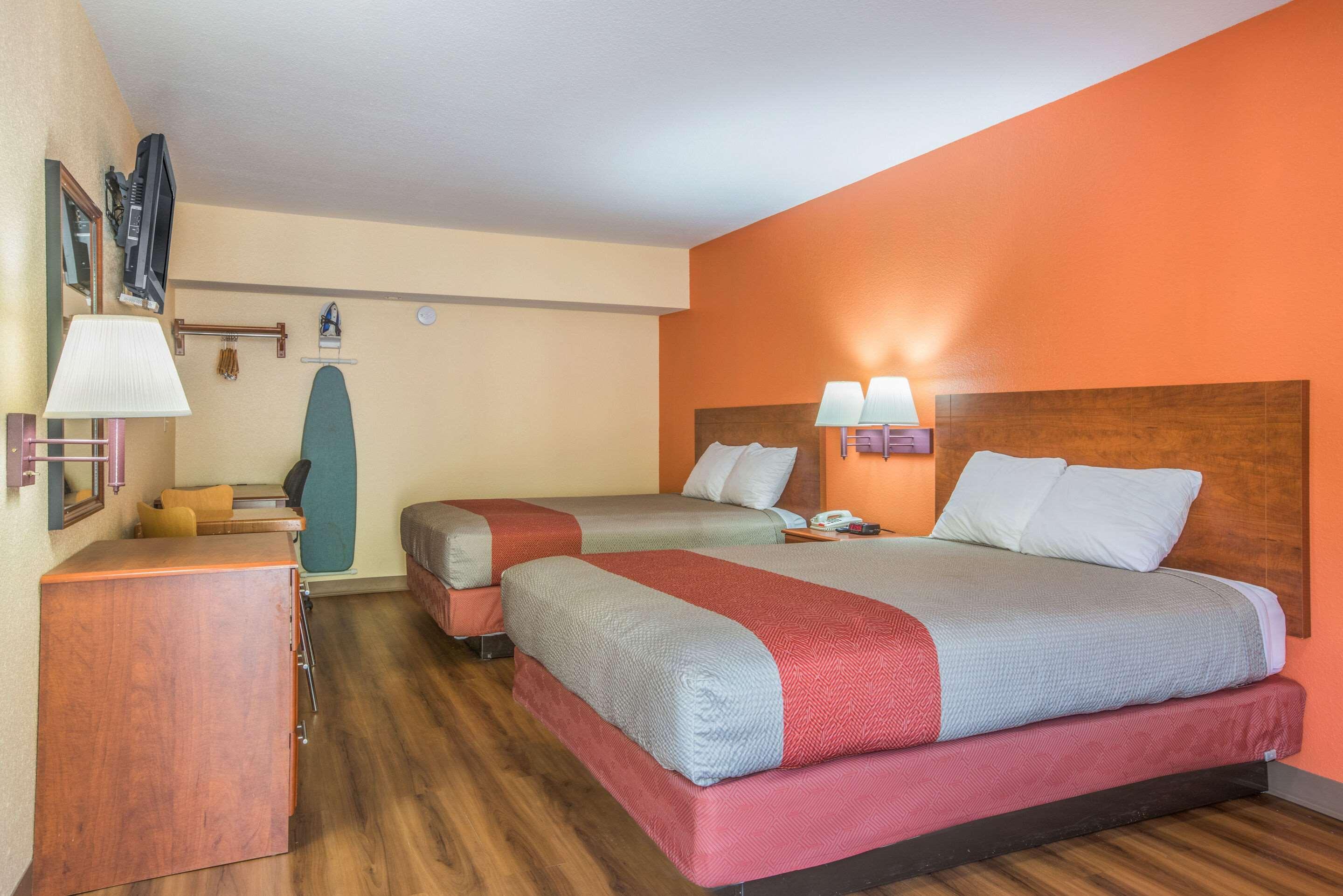 Rodeway Inn & Suites Macon Buitenkant foto