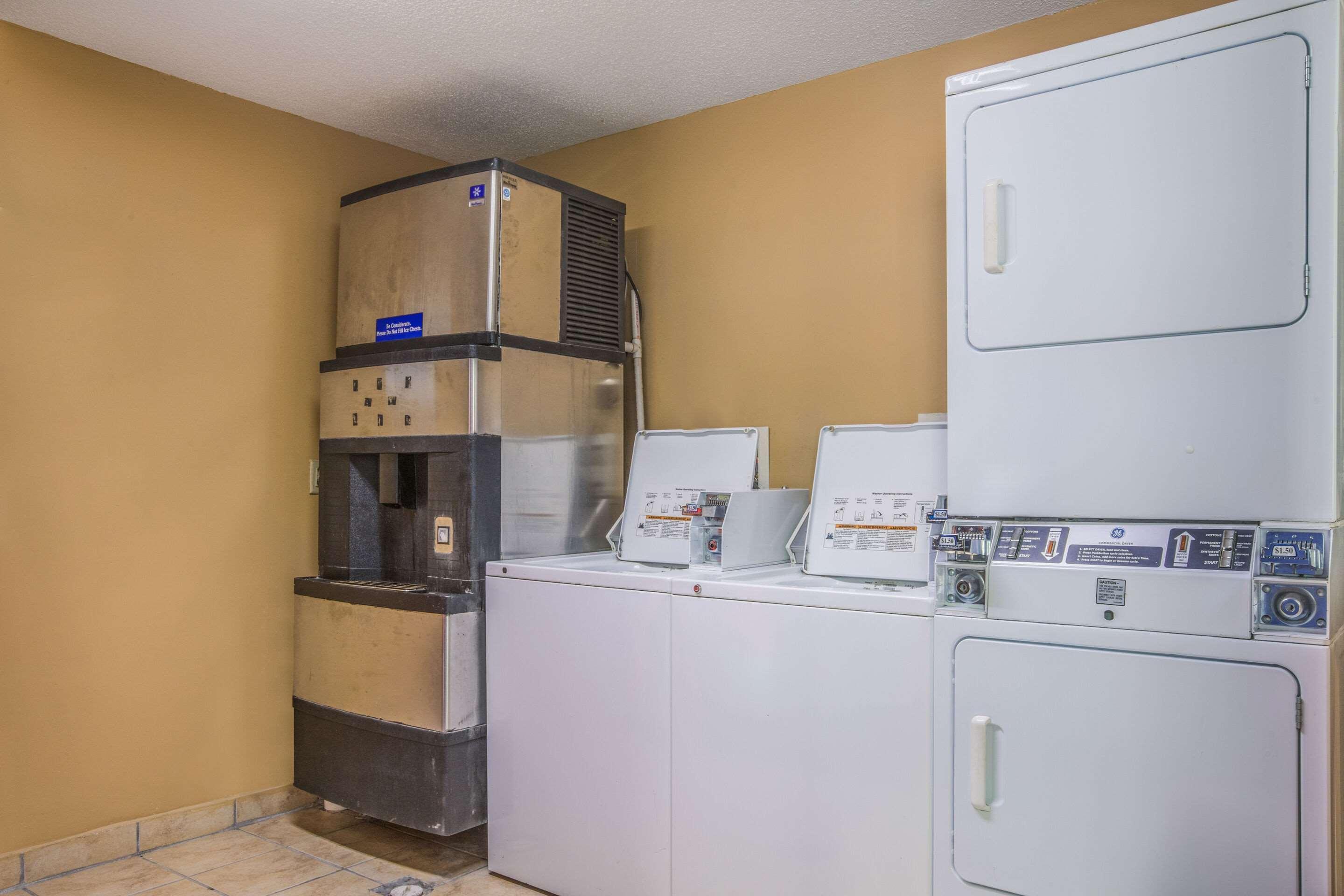 Rodeway Inn & Suites Macon Buitenkant foto