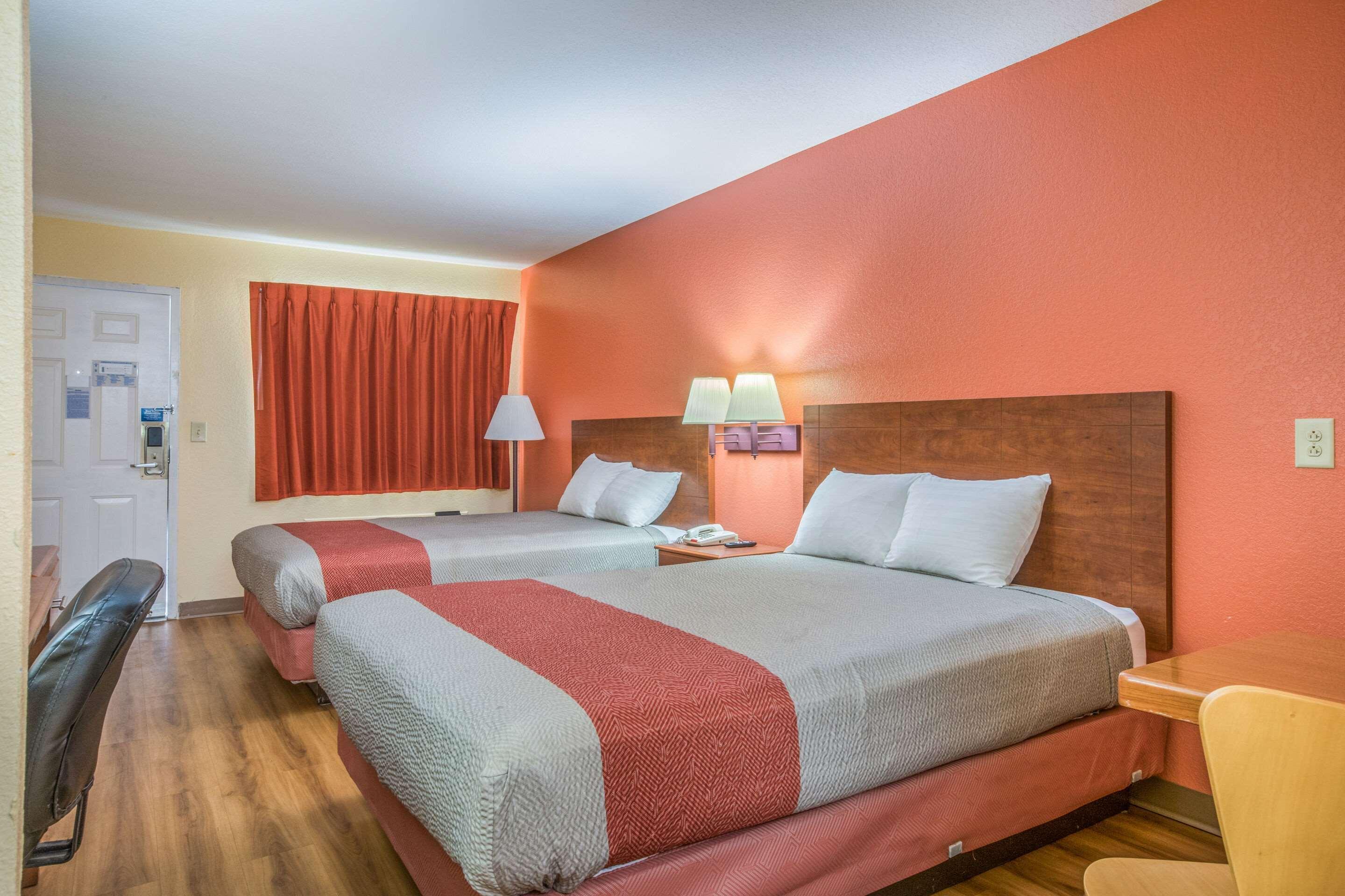Rodeway Inn & Suites Macon Buitenkant foto