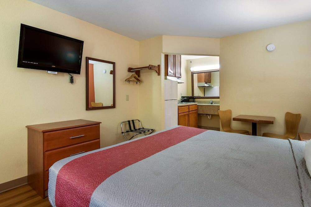 Rodeway Inn & Suites Macon Buitenkant foto
