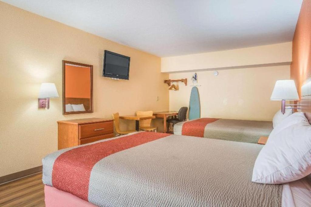 Rodeway Inn & Suites Macon Buitenkant foto
