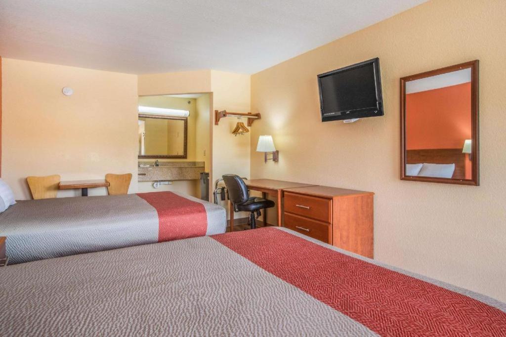 Rodeway Inn & Suites Macon Buitenkant foto