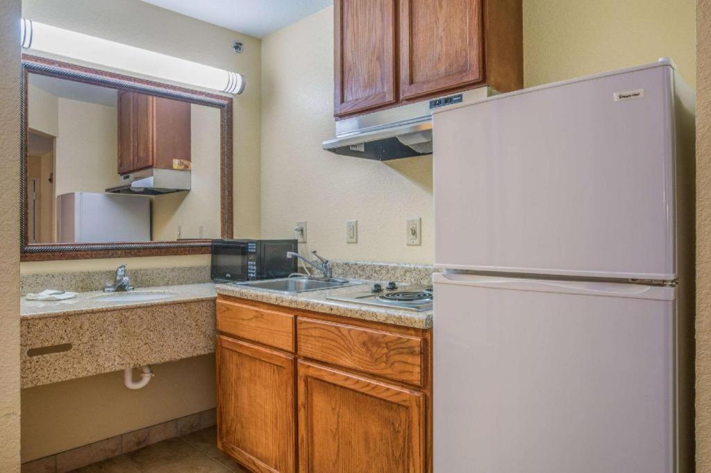 Rodeway Inn & Suites Macon Buitenkant foto
