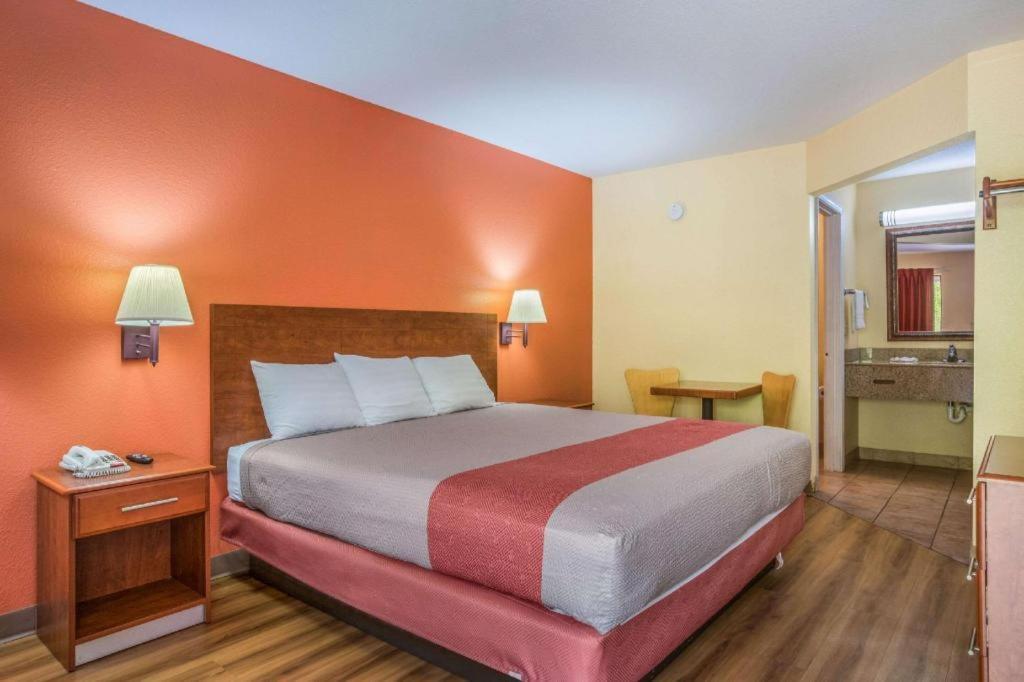 Rodeway Inn & Suites Macon Buitenkant foto