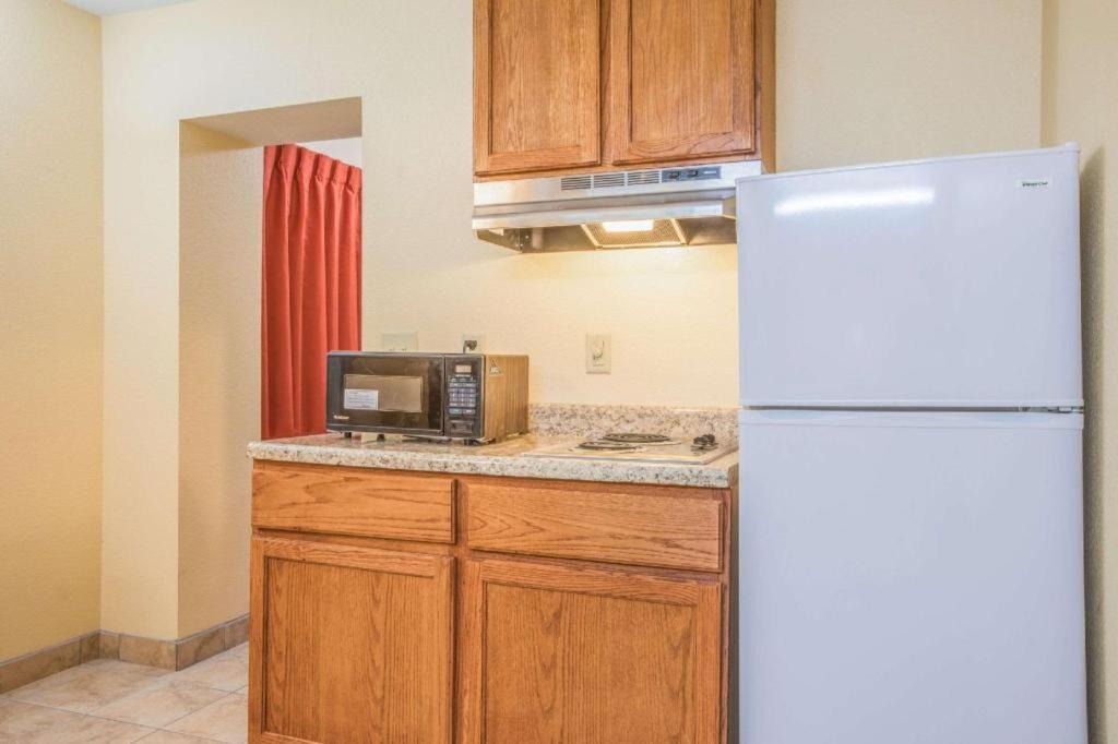 Rodeway Inn & Suites Macon Buitenkant foto