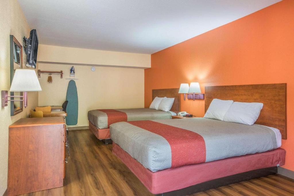 Rodeway Inn & Suites Macon Buitenkant foto
