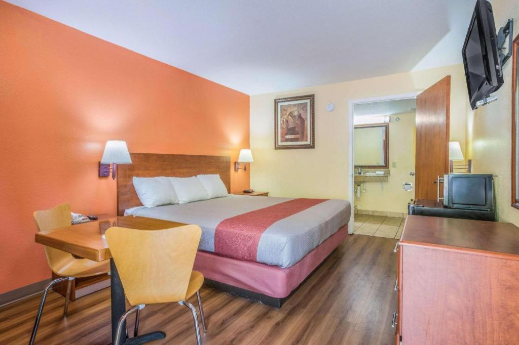 Rodeway Inn & Suites Macon Buitenkant foto