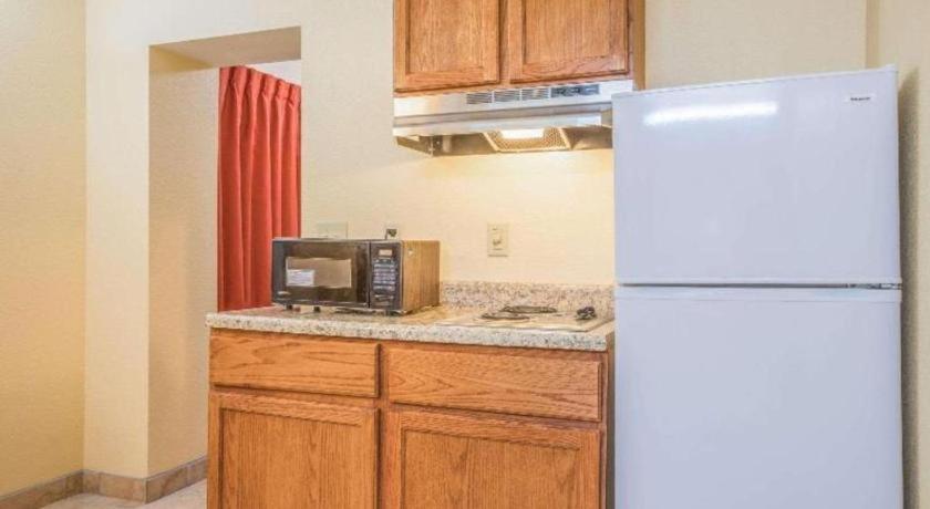 Rodeway Inn & Suites Macon Buitenkant foto