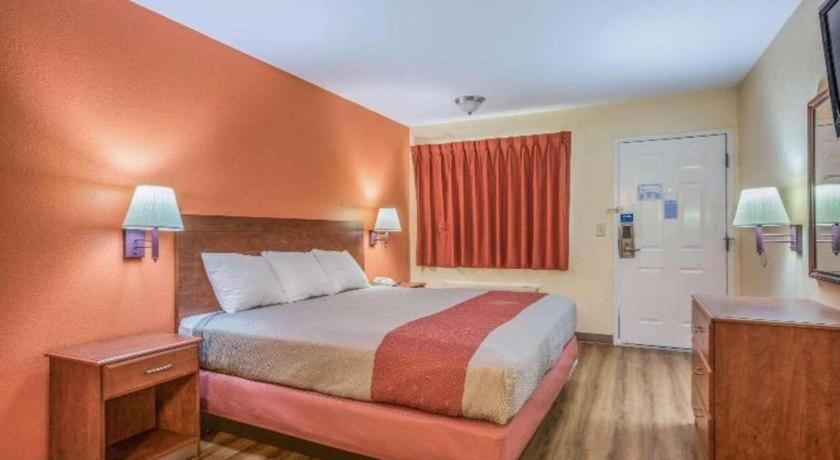 Rodeway Inn & Suites Macon Buitenkant foto