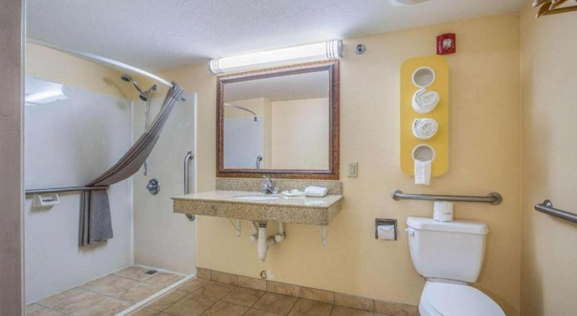 Rodeway Inn & Suites Macon Buitenkant foto