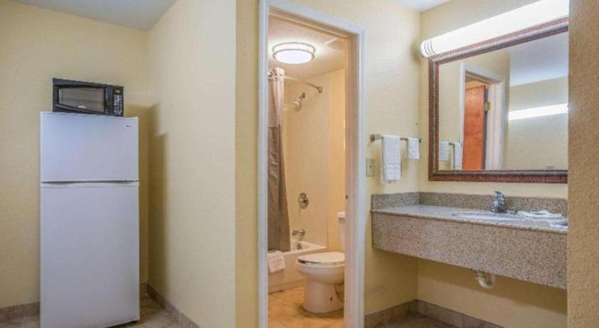 Rodeway Inn & Suites Macon Buitenkant foto