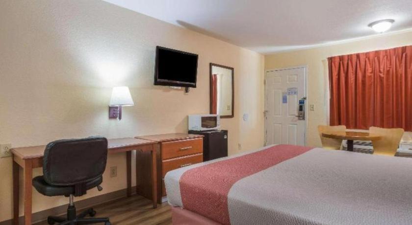 Rodeway Inn & Suites Macon Buitenkant foto