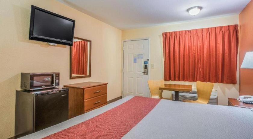 Rodeway Inn & Suites Macon Buitenkant foto