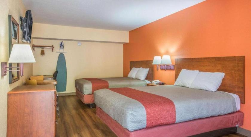 Rodeway Inn & Suites Macon Buitenkant foto