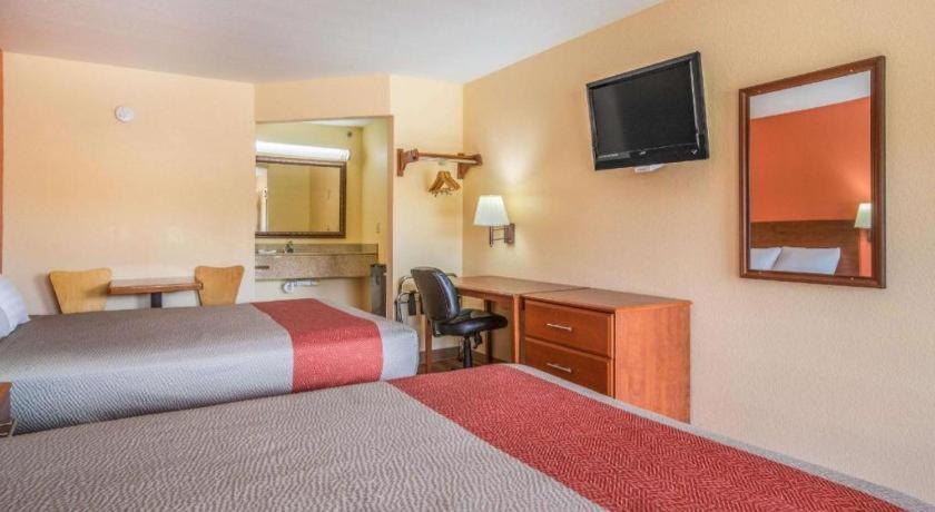 Rodeway Inn & Suites Macon Buitenkant foto