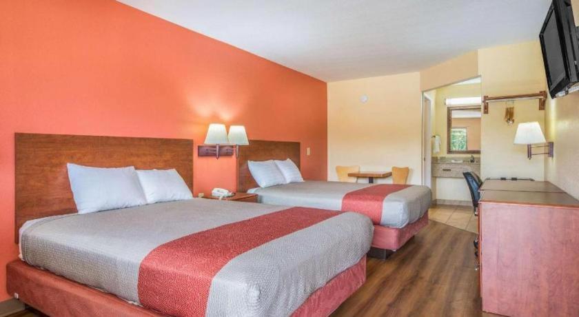 Rodeway Inn & Suites Macon Buitenkant foto